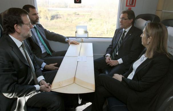 El Príncipe y Rajoy sitúan el AVE como elemento de cohesión territorial