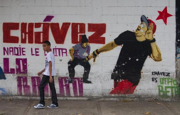 Chávez, ausente de Venezuela, sigue presente en las calles del país