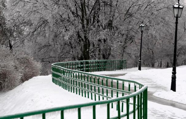Retiran 330.000 metros cúbicos de nieve de las calles de Moscú en 24 horas