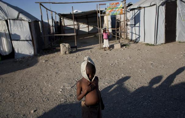 A un año de terremoto en Haití, 380.000 niños viven hacinados en campamentos