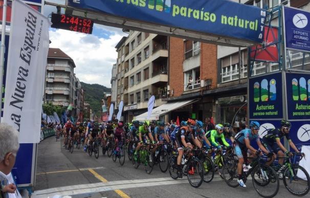 El colombiano Roldán se impone en Pola de Lena y lidera la Vuelta a Asturias