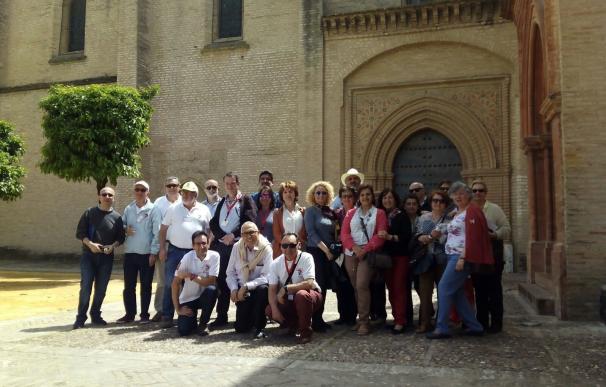 La jornada de visitas guiadas al monasterio de San Isidoro cosecha 430 asistentes y 365 firmas para la campaña