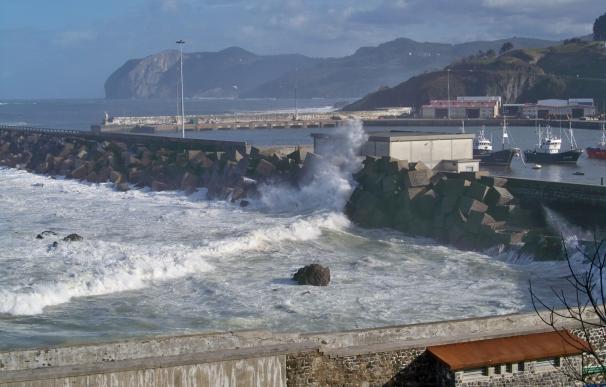 Activado para este domingo en Euskadi el aviso amarillo por fuertes vientos y por olas de hasta 4 metros en la costa