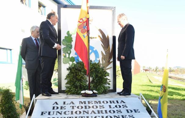 Inaugurado un monolito en Algeciras en homenaje a los funcionarios de prisiones víctimas del terrorismo