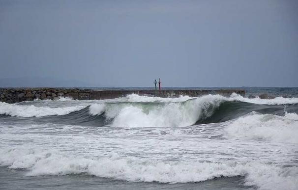 Alerta por temporal de viento y mala mar en la costa de Barcelona y Girona