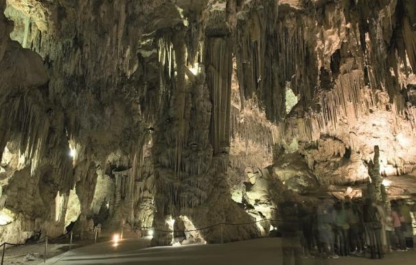 La Cueva de Nerja aprueba un presupuesto de 3,9 millones, que dedicará un 10% más a investigación