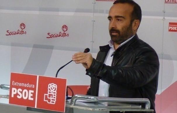 El PSOE extremeño apoyará todo lo que ponga "en evidencia" a "conniventes con el fascismo" como Juan Antonio Morales