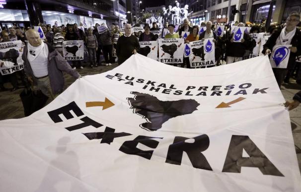 Cientos de personas se manifiestan contra las detenciones de Herrira en Pamplona