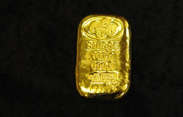 El oro baja un 2,05 por ciento en Londres y cierra en 1.381 dólares