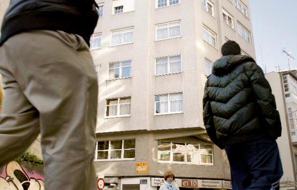 Rescatan con vida a un joven que se cayó desde un séptimo piso en A Coruña