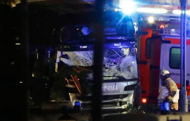 La Policía de Berlín analiza un objeto sospechoso cerca del mercado atacado por el camión