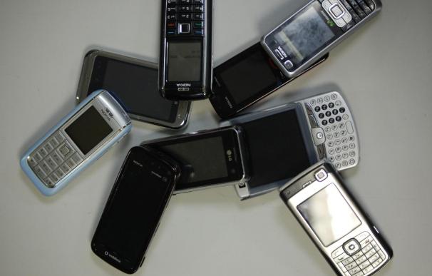 Facua denuncia a las operadoras por restringir el uso de los móviles que subvencionan