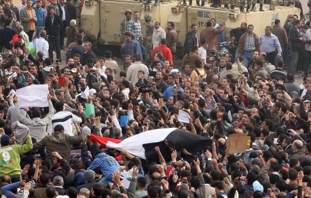 Francia pide fin de la violencia y recuerda pueblo egipcio es quien decide