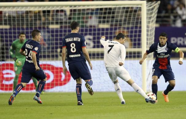 Cristiano chuta a portería durante el l Real Madrid -PSG