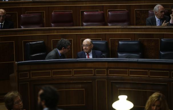 El PSOE respalda la subida de impuestos especiales, mientras los socios del PP la rechazan