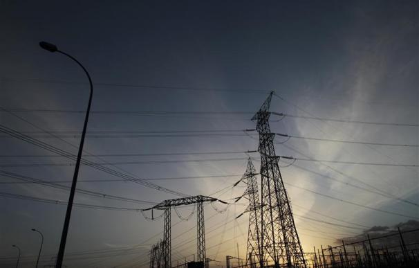El Gobierno suprime el límite al déficit de tarifa eléctrica