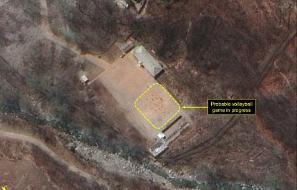 La imagen de la base norcoreana donde se juega un partido de voleibol.