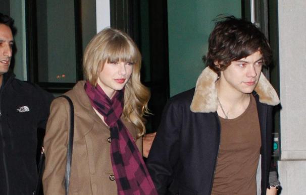 Harry Styles y Taylor Swift empiezan el año besándose en público
