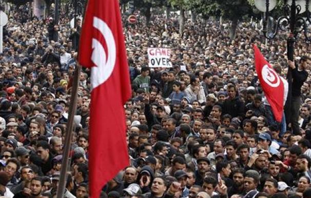 El primer ministro de Túnez promete calma y diálogo
