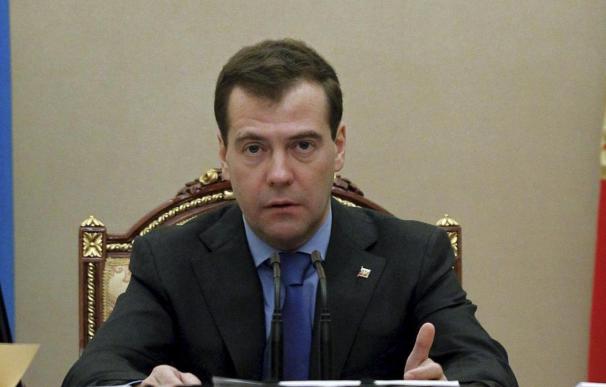 Medvédev pide al Parlamento que ratifique el tratado de desarme nuclear START