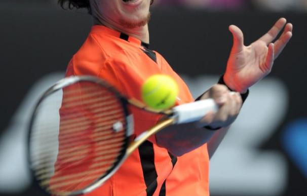El campeón Federer fulmina a Lacko en su estreno en el Abierto de Australia