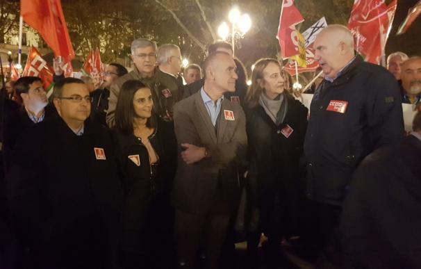 El PSOE apoya a UGT y CCOO en su concentración contra la "nefasta política" laboral de Rajoy