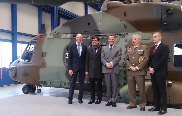 Airbus entrega a Defensa el helicóptero de transporte militar NH90 "número 300" de todo el mundo