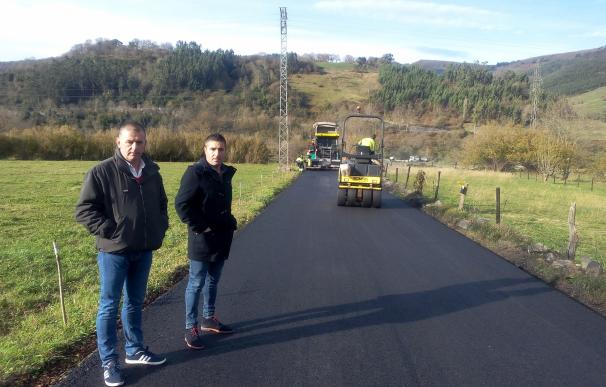 Obras Públicas realiza trabajos de asfaltado en el municipio