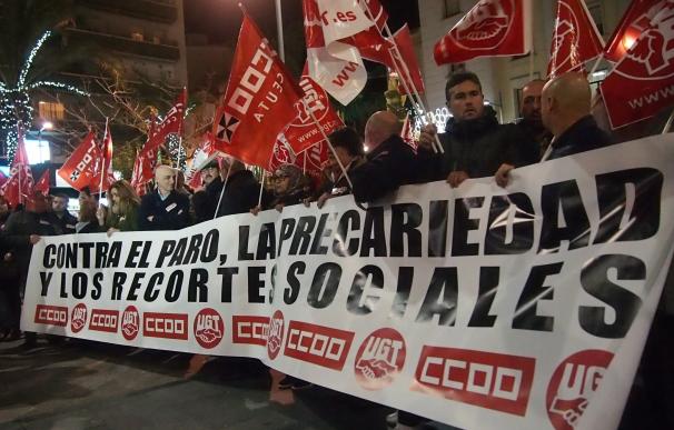 CCOO y UGT congregan a 400 ceutíes contra el "ajuste de cuentas contra la clase trabajadora" del PP