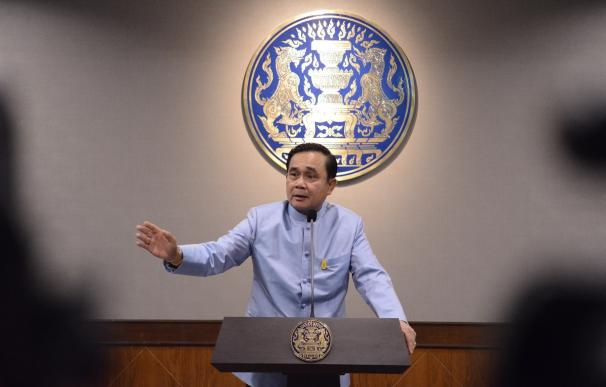 La junta militar advierte de que no debe haber manifestaciones por el robo de la placa de Bangkok