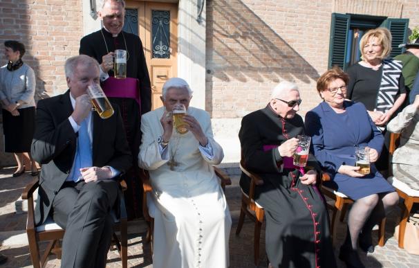 Benedicto XVI celebra su 90 cumpleaños con una fiesta bávara