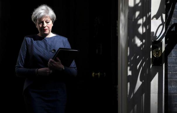 Theresa May busca en las urnas legitimar su Brexit duro