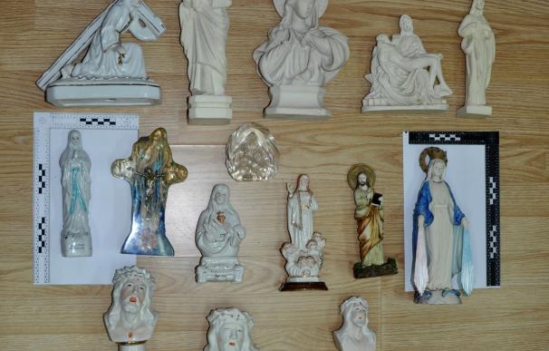 La Policía recupera figuras religiosas sustraídas del cementerio de Olveira en Ribeira (A Coruña)