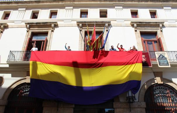 Abogacía del Estado recurre la colocación de banderas republicanas en otros siete ayuntamientos de Valencia