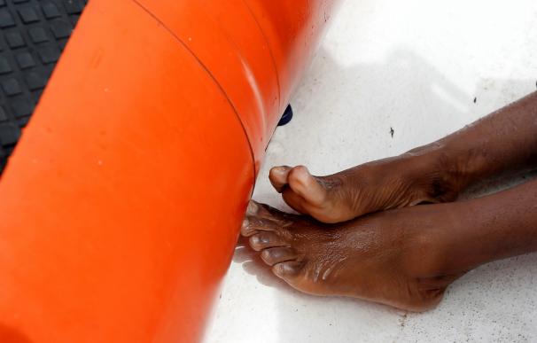 Pescadores libios hallan los cadáveres de 28 inmigrantes en un bote a la deriva