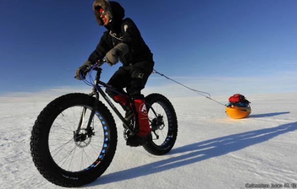 Un español hace historia al ser el primer hombre en llegar al Polo Sur en bicicleta.