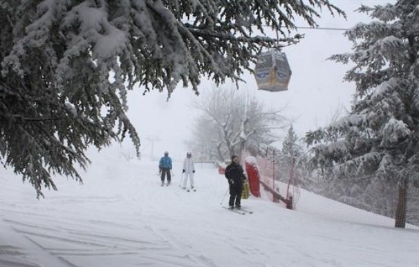 Sierra Nevada registra la mayor nevada de la temporada y prepara la apertura de todas las zonas