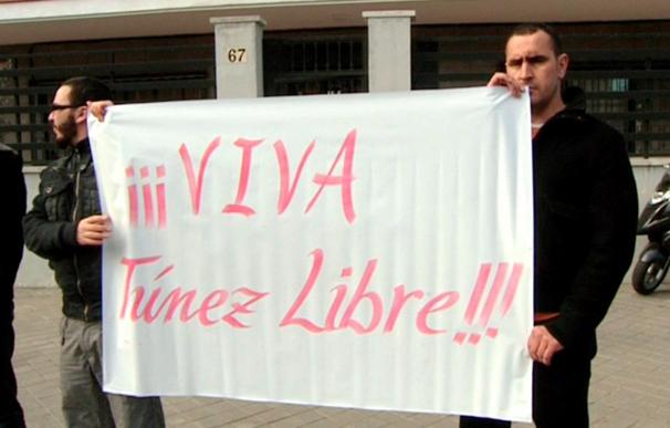 Tunecinos en España piden al embajador que dimita y pasaportes para volver