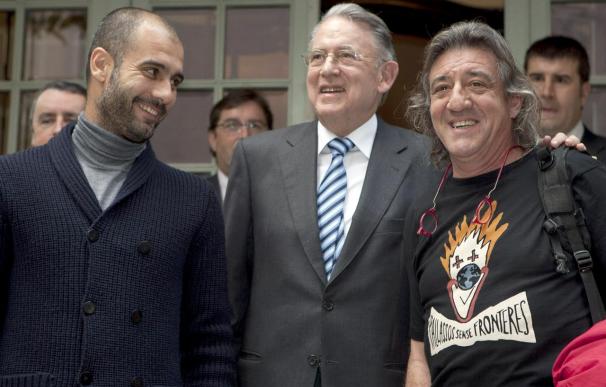 Guardiola entrega una donación a "Payasos sin fronteras" de 55.100 euros
