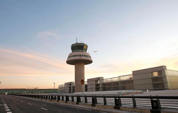 Un juez de Barcelona avala la reducción salarial a los controladores aéreos