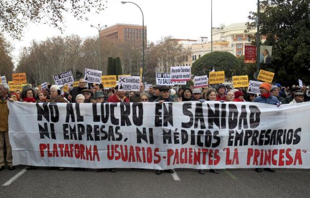 La "Marea blanca" respalda en Madrid a los enfermos de hepatitis C