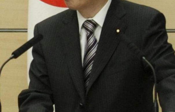 El primer ministro japonés insiste en la disciplina fiscal tras la calificación de la deuda