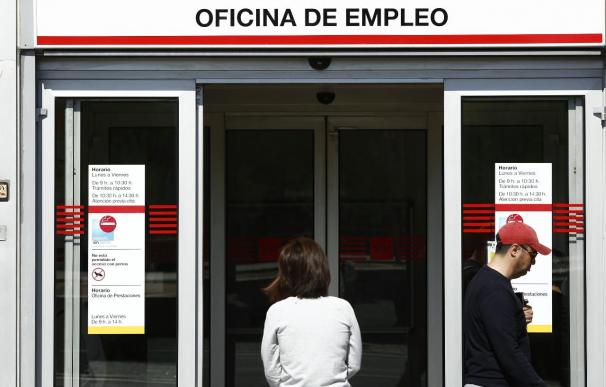 El paro baja en 2013 en nueve comunidades, principalmente en Cataluña, y cinco logran crear empleo