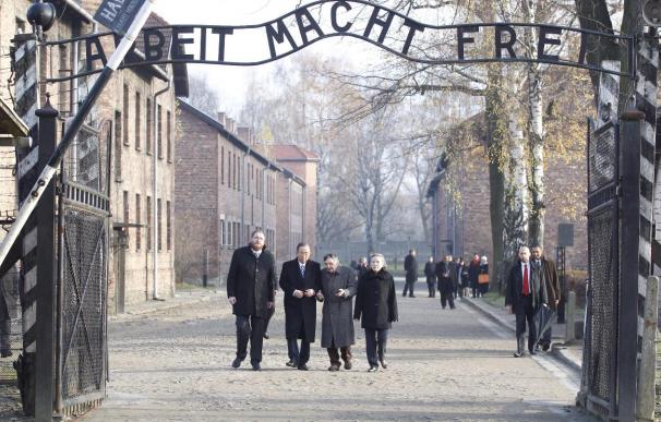 Ban Ki-moon rindió homenaje a las víctimas del nazismo en Auschwitz