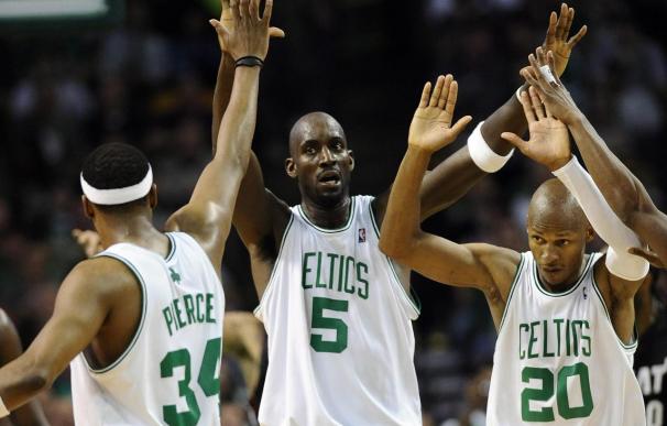 96-109. Los Celtics dan una lección de juego en equipo al aplastar a los Lakers