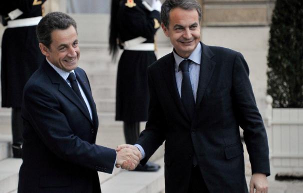 Sarkozy elogia el "valor" de Zapatero y le anima a continuar con las reformas