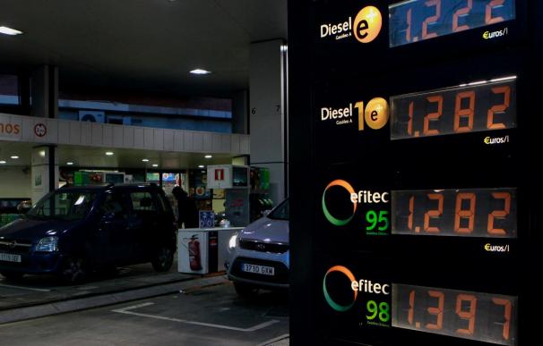La gasolina registra un máximo al venderse a 1,285 euros por litro
