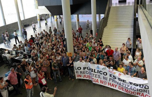 Protesta de funcionarios de Justicia en Barcelona contra los recortes salariales.