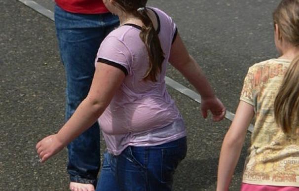 La falta de apego entre madres e hijos favorece su obesidad en la adolescencia