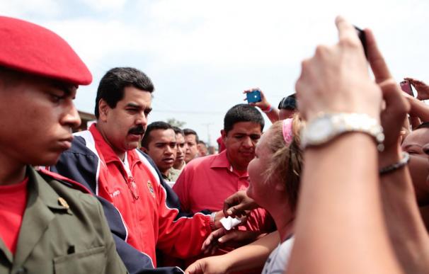 Chávez "va saliendo del postoperatorio" y entrará en una nueva fase, según Maduro